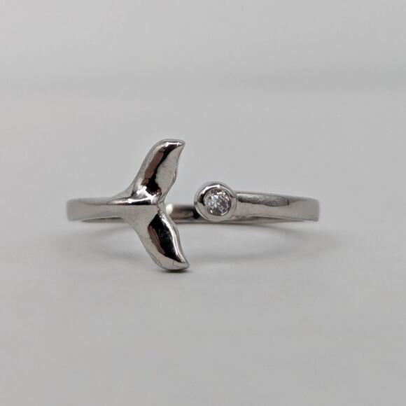 925 Sterling Silver Dolphin Whale Tail Adjustable Ring Nautical Fish Fin Beach - Picture 1 of 5